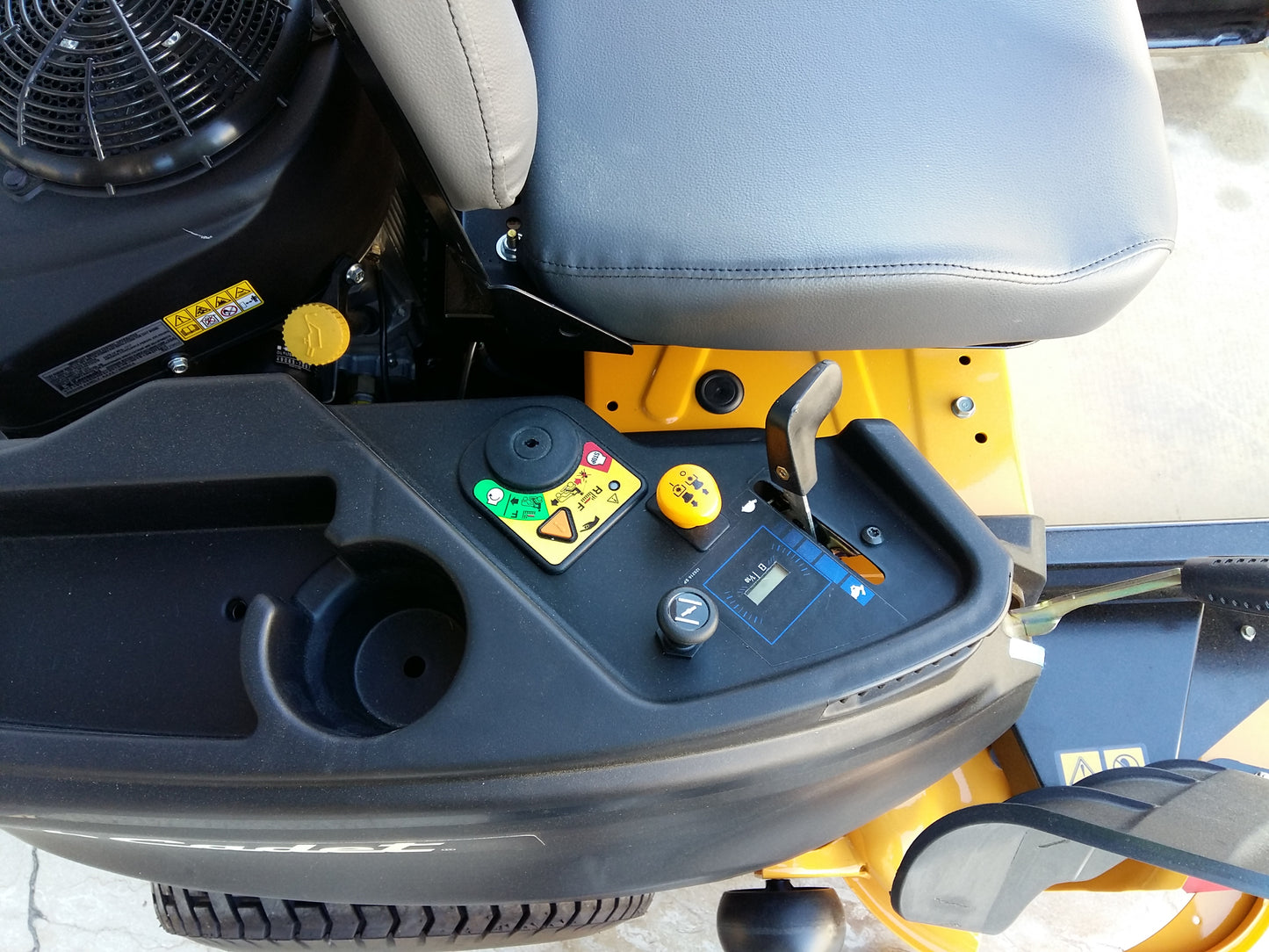 Trattorino tagliaerba Cub Cadet XZ2 -127 Kawasaki Raggio Zero