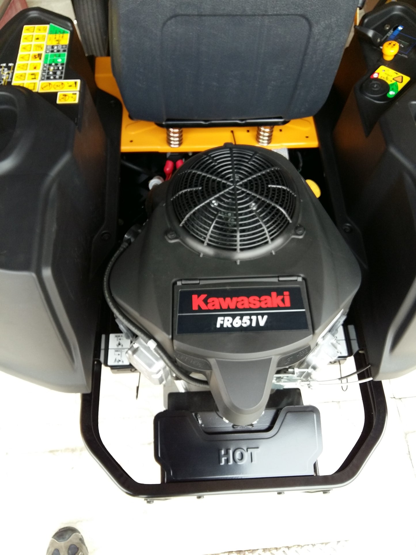 Trattorino tagliaerba Cub Cadet XZ2 -127 Kawasaki Raggio Zero